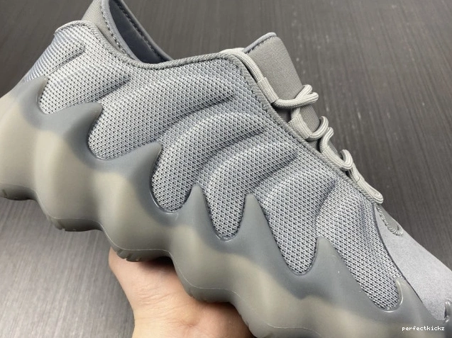 400 ADIDAS YEEZY H68033 0820